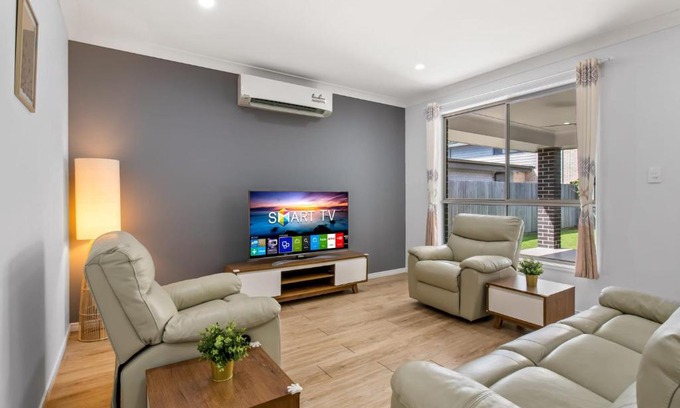 Heathwood House | Spacious Newly Furnished 4BD Family Retreat