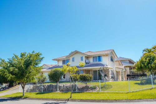 Eight Mile Plains House | Spacious newly redecorated 5BD Family Home