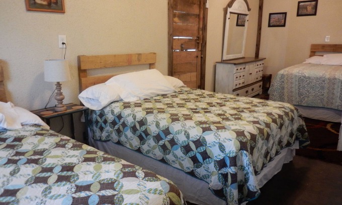 Gamaliel Cabin | Spacious Norfork Lake View Bunkhouse, Resort Amenities, Family/Fishermen/Pets
