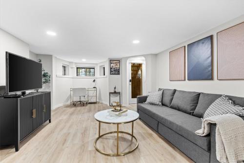 Logan Circle Apartment | Spacious NW Apt Steps to 14th Street Corridor