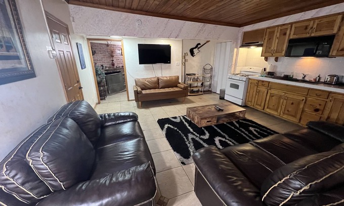 Culver - West Apartment | SPACIOUS ONE BEDROOM APARTMENT VERY CLOSE TO VENICE BEACH with washer/dryer