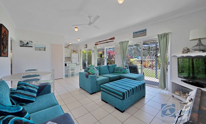 Woodgate Villa | Spacious Open Plan Villa with Complex Pool
