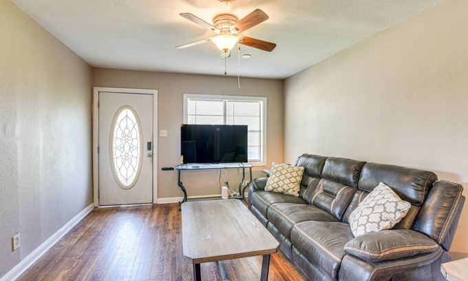 Orange House | Spacious Orange Rental ~ 3 Mi to Museums & Garden!