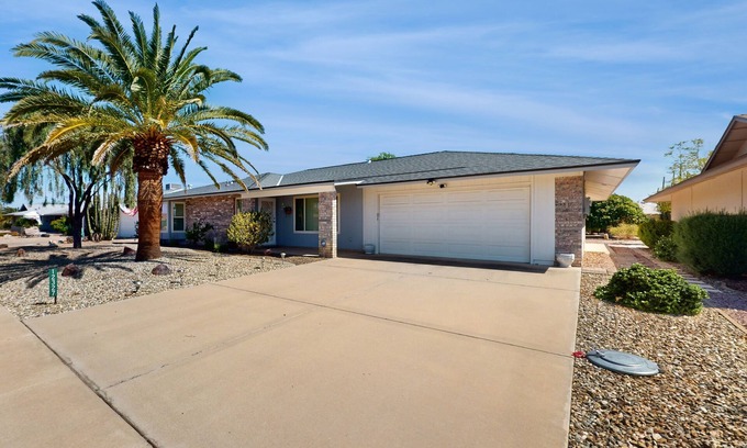Sun City West House | Spacious pet friendly house w/shared tennis courts, W/D & free WIFI