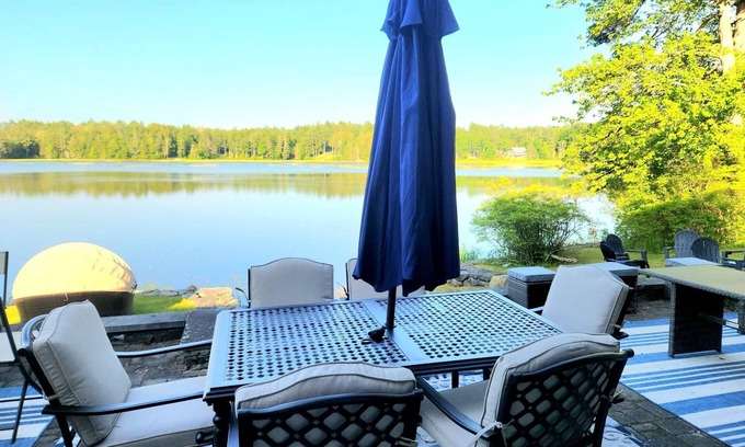Orange House | Spacious Pet Friendly Waterfront w/Hot Tub & Yogo Studio-Sleeps 10!