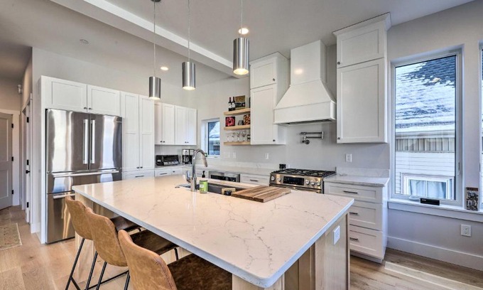 East Bayside House | Spacious Portland Home Walk Downtown!