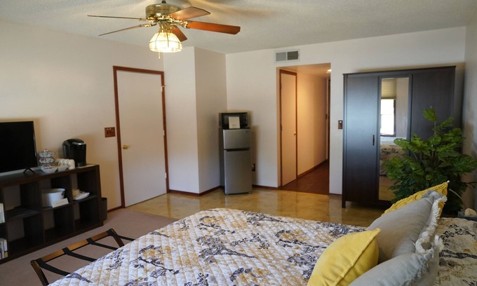 Mesa Bed & Breakfast | Spacious, private, bedroom and private 3/4bath. a simple bed and breakfast