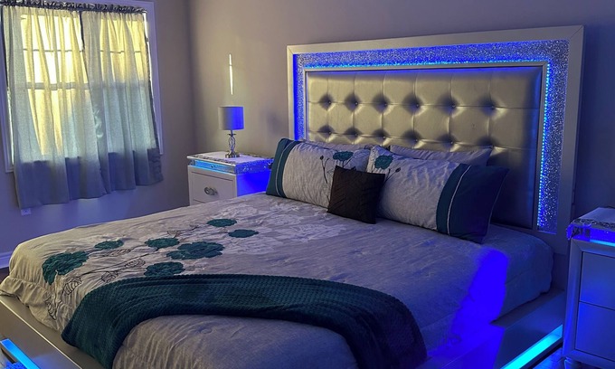 Brampton House | Spacious, Private Family Friendly 2 Bedroom Home