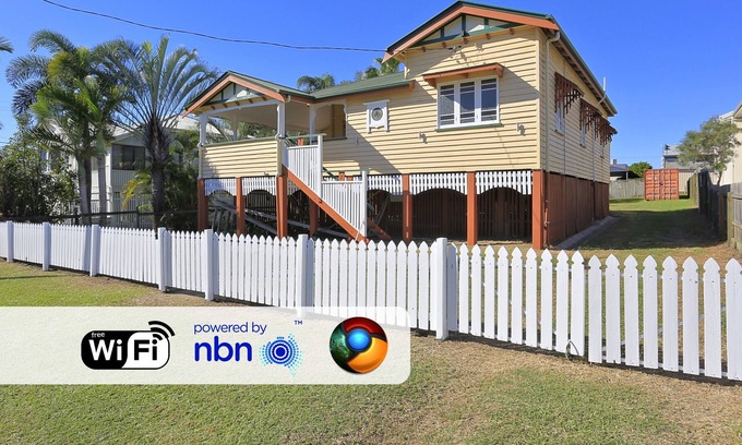Bundaberg West House | π Spacious Queenslander Overlooking River & Park π