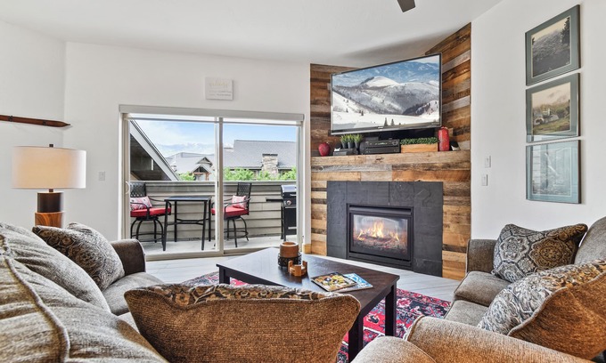 Kimball Junction Condo | Spacious Redstone Condo Sleeps Six! Well equipped kitchen and garage parking!