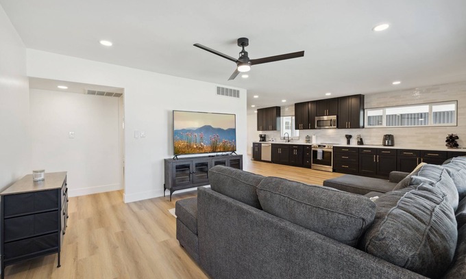 Village Grove House | Spacious Remodel 3BR 2BA – Prime Location Near It All