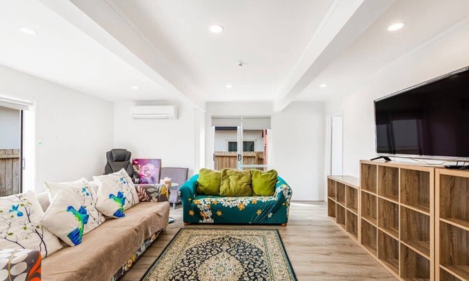 Greenlane - Ellerslie House | Spacious Renovated 3BR in Ellerslie I Zodiak Stays