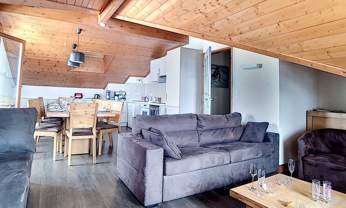 Les Menuires Apartment | Spacious & Renovated Apartment · Near Slopes · Balcony · Sauna · Hammam · Free WIFI