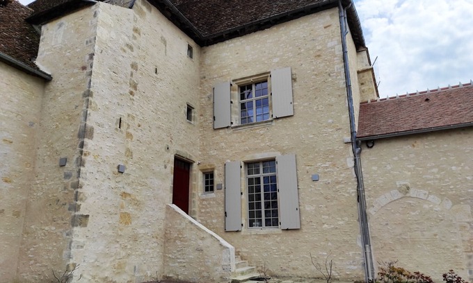 La Celle Apartment | Spacious rental in restored former priory