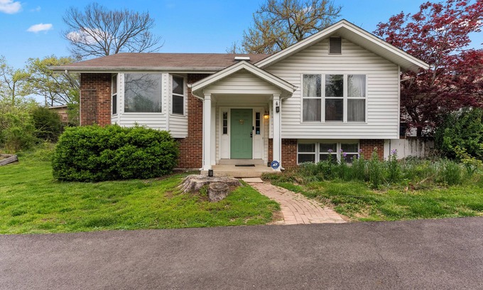 Olivette House | Spacious Retreat: Garden Serenity, Trampoline, Sleeps up to 11