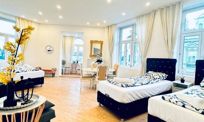 Liesing Apartment | Spacious Room 11-Min Stroll to Atzgersdorf Park