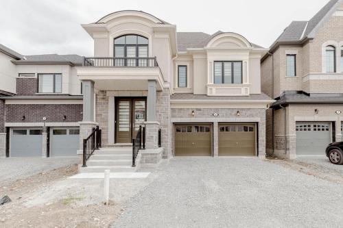 Brampton House | Spacious Room in Brand New Home