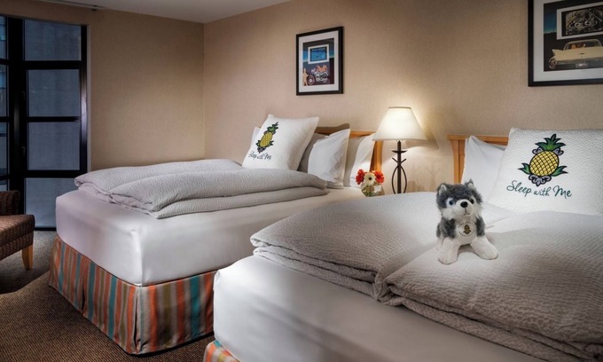 University District Hotel | Spacious Room with Unique Decor – Univ. of Washington Nearby | 2 Rooms