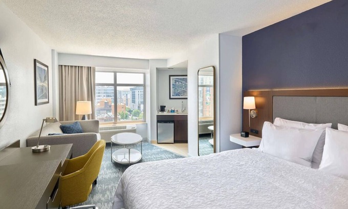 Mount Vernon Triangle Hotel | Spacious Rooms in D.C.: Near Convention Center & Metro Station