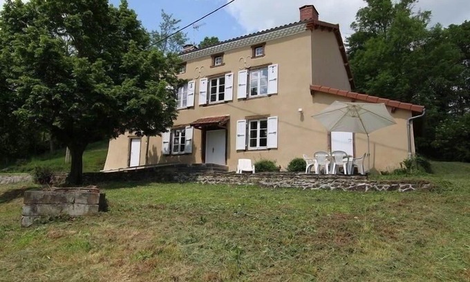 Mazeyrat-Aurouze Cottage | Spacious Rural Getaway with Terrace, 4 Bedrooms & Accessibility in Scenic Mazerat-Aurouze