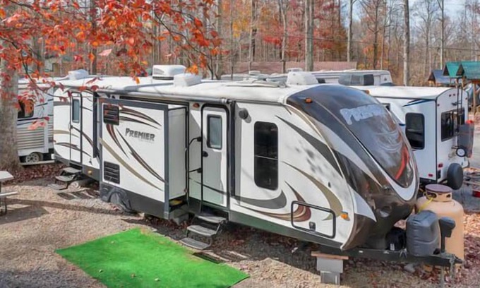 Cosby House | Spacious RV in Gatlinburg near Dollywood