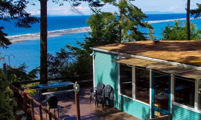 Sequim House | Spacious shorefront cabin with Dungeness National Wildlife Refuge views