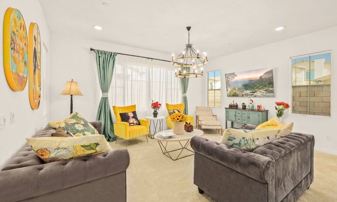 Ontario House | Spacious single house/Large kitchen/6BD/4BA/8beds