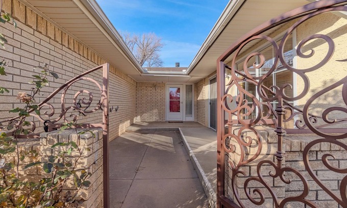 Portales House | Spacious Southwestern Style 3-Bedroom Home near ENMU/RGH