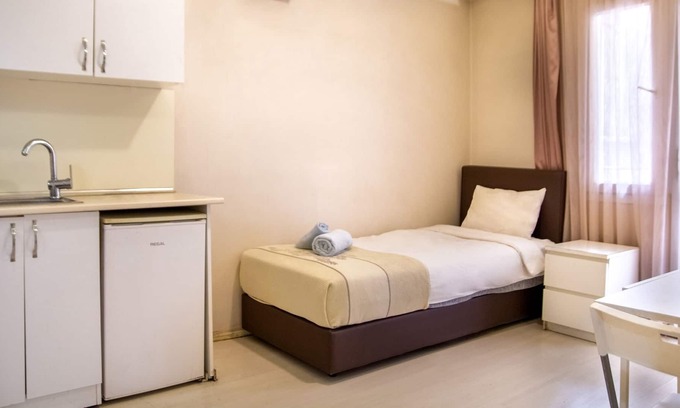 Old Town Apartment | Spacious Studio Flat in Izmir Konak