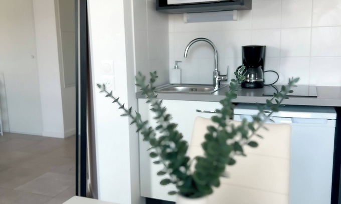 Lormont Apartment | Spacious Studio in Lormont