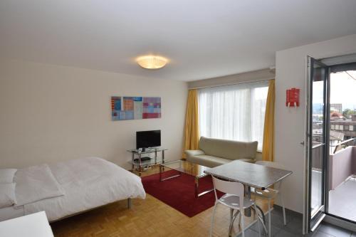 District 6 Apartment | Spacious studio with balcony - Vineyard 71