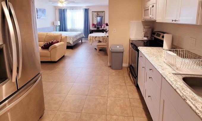 Southgate Apartment | Spacious studio with garage