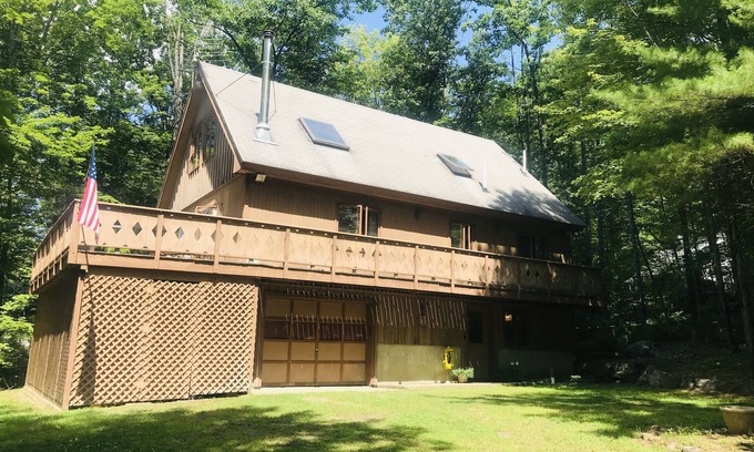 Moultonborough House | Spacious Suissevale Winnipesaukee Water Access Sleeps 10