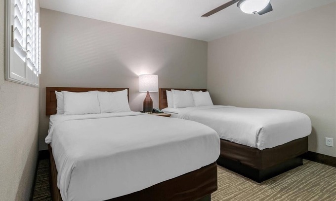 Jekyll Island Hotel | Spacious Suite w/Kitchen Ideal for Relaxing Jekyll Island Retreat | Onsite Pool