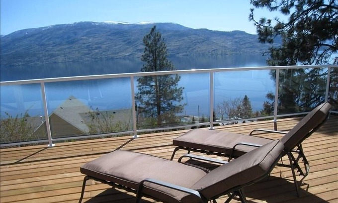Central Okanagan House | Spacious Suites in Peaceful Cul-De-Sac with Panorama Lake View