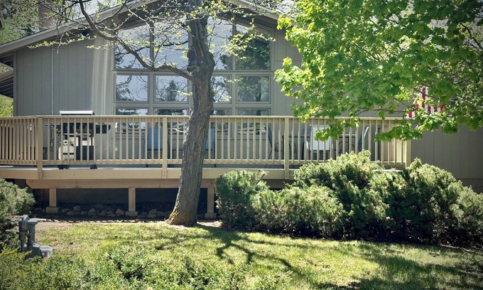 Flagstaff House | Spacious townhome w/AC and large wrap around deck in Continental Country Club!