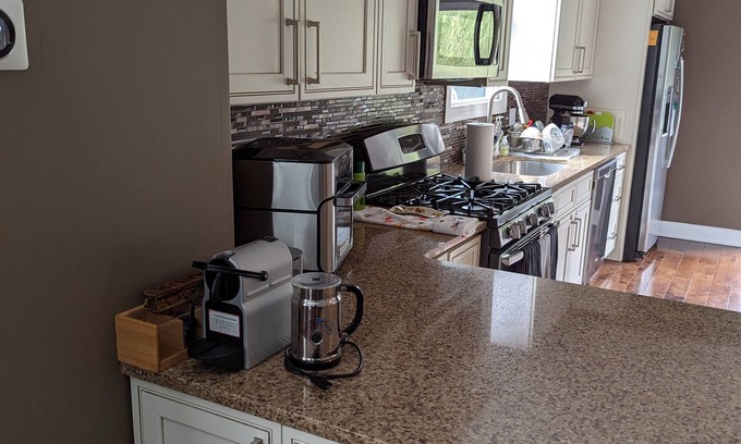 Roxborough-Manayunk House | Spacious townhouse with fenced yard and 3 outdoor spaces