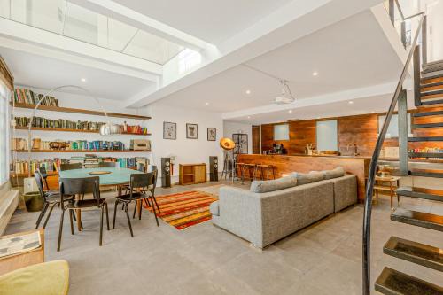 Notting Dale Apartment | Spacious & Tranquil 2BR Maisonette in Notting Hill