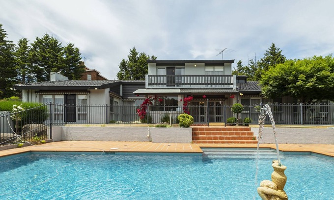 Templestowe House | Spacious Tranquility - 4 Bdrm - Pool, Tennis, Netflix.
