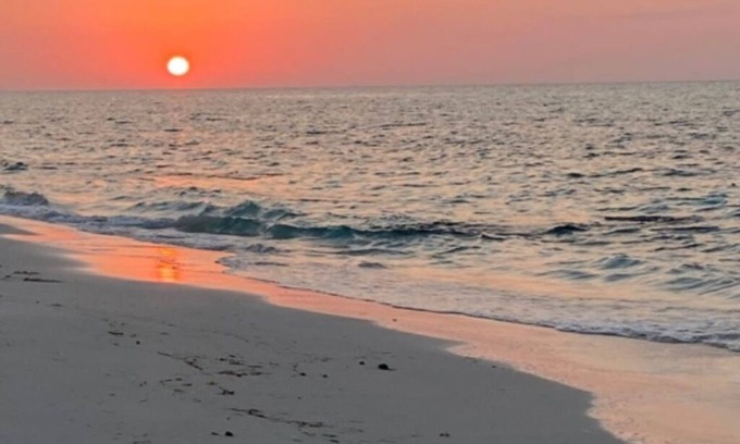 Gambier House | Spacious Tropical Getaway 🌴 - 3 mins away from the airport and beach