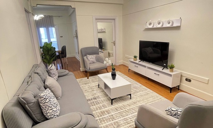 Al Manial Apartment | Spacious Trqnuil 4-bedroom apartment in charming Almanial with WiFi, AC