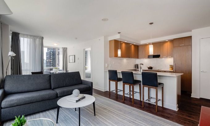 Downtown Vancouver Hotel | Spacious Two Bedroom Apartment Located Near Yaletown