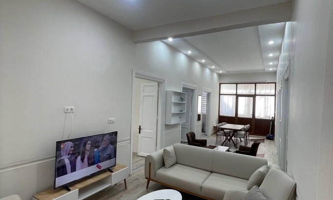 Antalya City Centre Apartment | Spacious Ultra Large 3 bedroom apartment with WiFi, AC, Joint Garden in Antalya