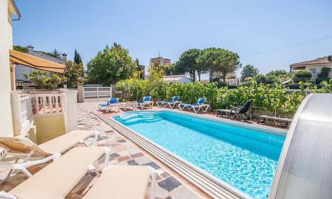 Sant Pere Pescador Villa | Spacious villa with a pool in a peaceful location in Sant Pere Pescador.