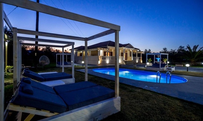 Kalpaki Villa | Spacious Villa, A/C, Private Garden & Pool in Ampelokipoi - 10mins to Beaches & Zante Town!