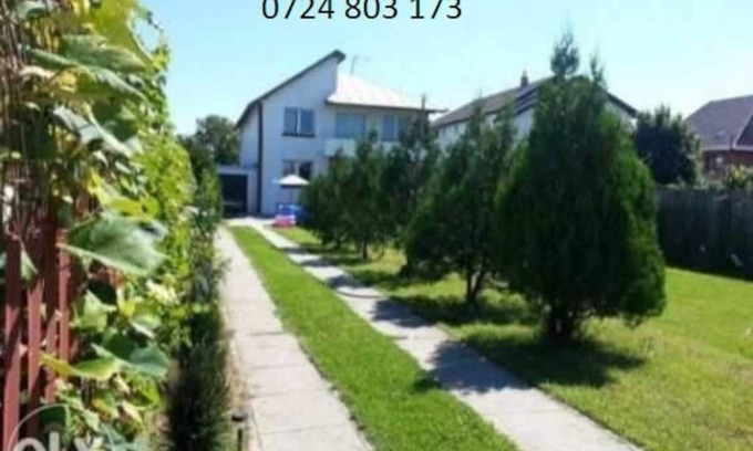 Crevedia Villa | Spacious Villa by the lake 20km to airport and downtown Bucharest