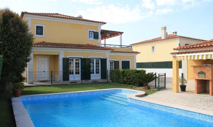 Vila Nogueira de Azeitao Villa | Spacious Villa in Azeitão (with private pool)