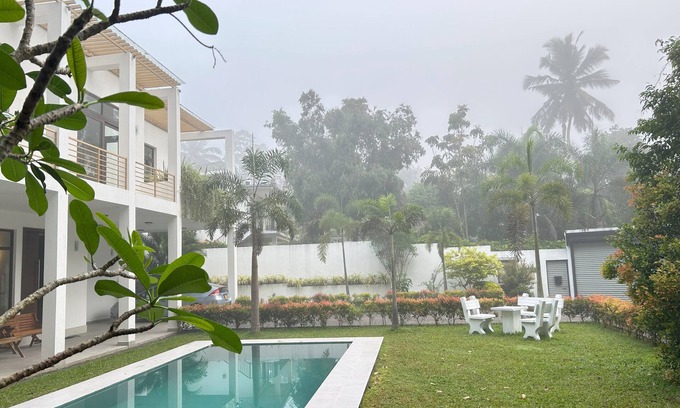 Gomagoda Villa | Spacious villa in charming Kandy with AC, Wi-Fi, fitness room.