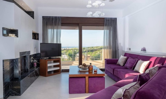 Malevizi Villa | Spacious villa in Malevizi with garden