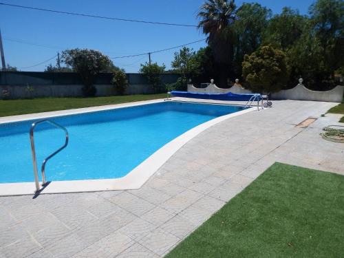 Barros Villa | Spacious Villa Lara Estoi with heated pool